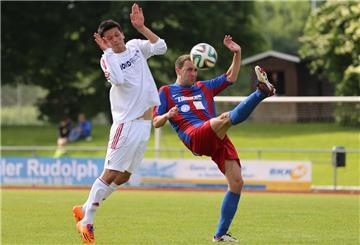 Das letzte Bezirksligaspiel bestritt der 1. FC Nordenham (rechts Sebastian Hülsmann) am 31. Mai 2004 gegen den Heidmühler FC.