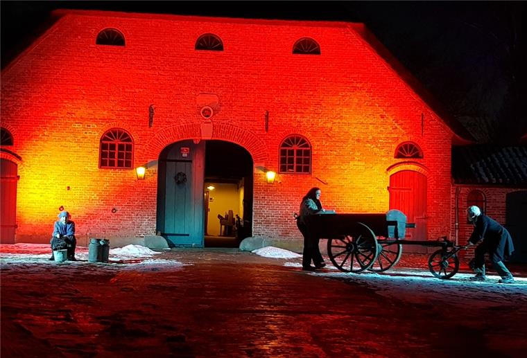 Das Letzte Kleinod gestaltete im prächtig illuminierten Allmershof Rechtenfleth eine kleine Hommage zum 200. Geburtstag des Dichters Hermann Allmers. Foto Loskant