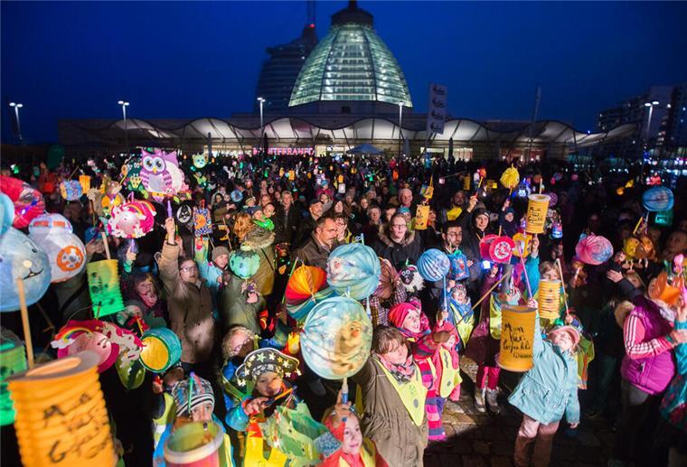 Das Lichtermeer ist bei kleinen und größeren Kindern beliebt.