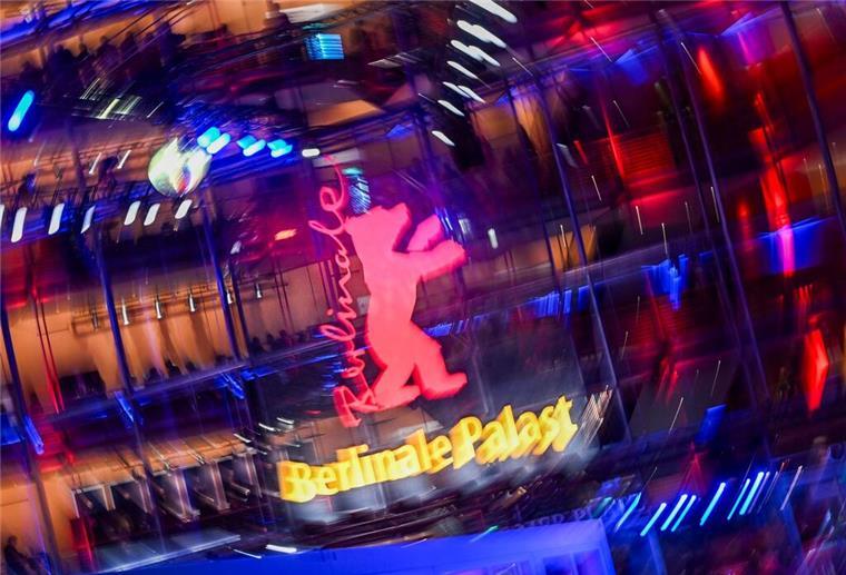 Berlinale: Kritik an israelkritischen Äußerungen bei Gala Das Logo der Berlinale am Berlinale Palast.