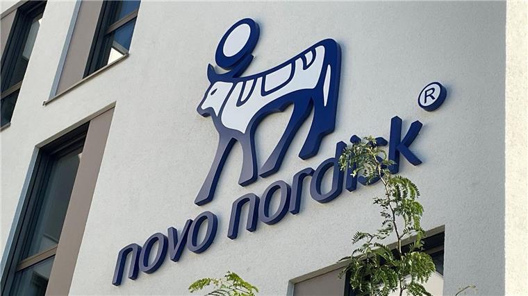 Milliardendeal: Novo Nordisk kauft Biotechfirma Cardior Das Logo des dänischen Pharmaunternehmens Novo Nordisk an der Fassade der neuen Deutschlandzentrale.