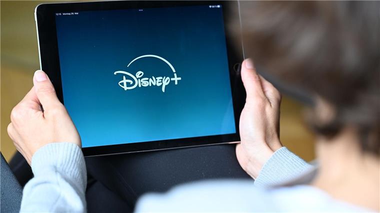 Disney+ gibt bei Preiserhöhungen nach Das Logo von Disney+ beim Start der Anwendung. Das Unternehmen hat Abonnenten stärker zu Kasse gebeten - in einer Art und Weise, die wohl unrechtmäßig war.