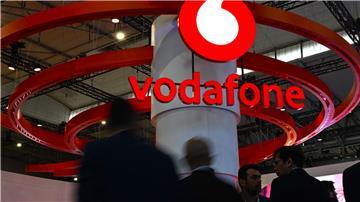 Das Logo von Vodafone bei einer Messe - hat die Firma ihren Wettbewerber 1&1 rechtswidrig behindert?