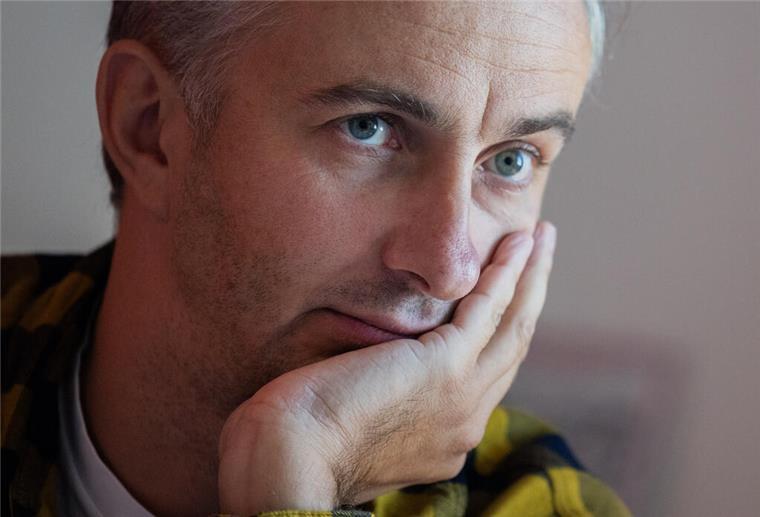 Negativ-Preis: „Emma“ wählt Jan Böhmermann zum „Sexist Man Alive 2023“ Jan Böhmermann, Moderator und Journalist, spricht während eines Interviews mit der dpa in seinem Büro in den Räumen von Studio Ehrenfeld.