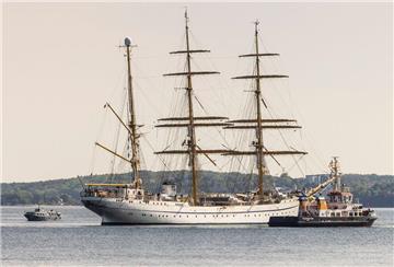 Das Marine-Segelschulschiff „Gorch Fock“ liegt nach bestandener TÜV-Prüfung in Hamburg und kann besichtigt werden.