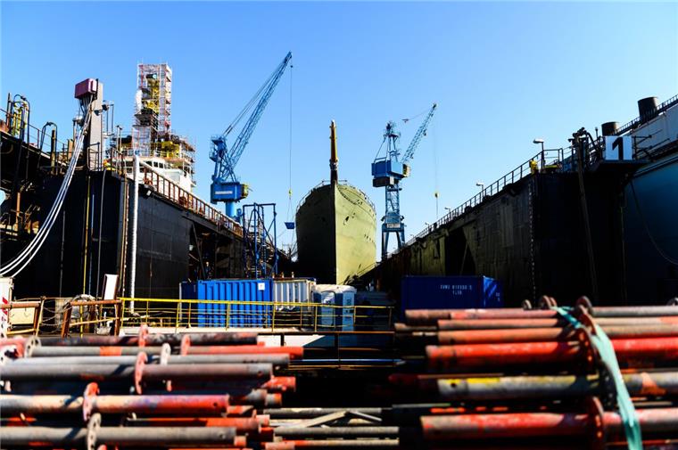 Bredo will "Gorch Fock" als Pfand zurückhalten Das Marine-Segelschulschiff "Gorch Fock" liegt noch in einem Dock der Bredo-Werft in Bremerhaven.