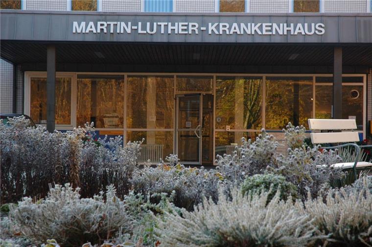 Linke: Bürger sollen über Zevener Klinik entscheiden Das Martin-Luther-Krankenhaus in Zeven. Ob es weiter betrieben oder geschlossen werden soll, darüber sollen nach Ansicht der Linken die Bürger entscheiden.