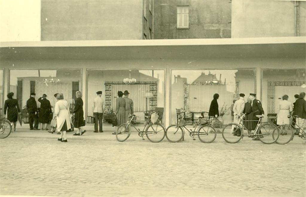 Das Merkur-Kaufhaus an der Ecke Georg- und Grashoffstraße. Ende der 1970er Jahre...