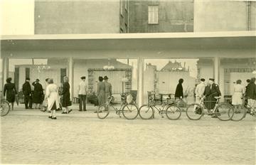 Das Merkur-Kaufhaus an der Ecke Georg- und Grashoffstraße. Ende der 1970er Jahre...