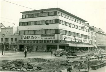 Das Merkur-Kaufhaus an der Ecke Georg- und Grashoffstraße. Ende der 1970er Jahre...