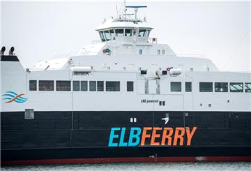 Das Fährschiff «Greenferry I» wird im Hafen für den geplanten Fährbetrieb zwischen Cuxhaven-Brunsbüttel fit gemacht. 