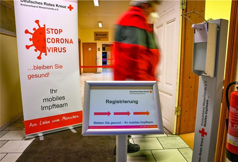 Impfen auf dem Dorf: Debatte über Strategie Das mobile Impfteam des DRK hatte sich unter anderem im Wittstedter Dorfgemeinschaftshaus für drei Tage eingerichtet. Foto Scheschonka