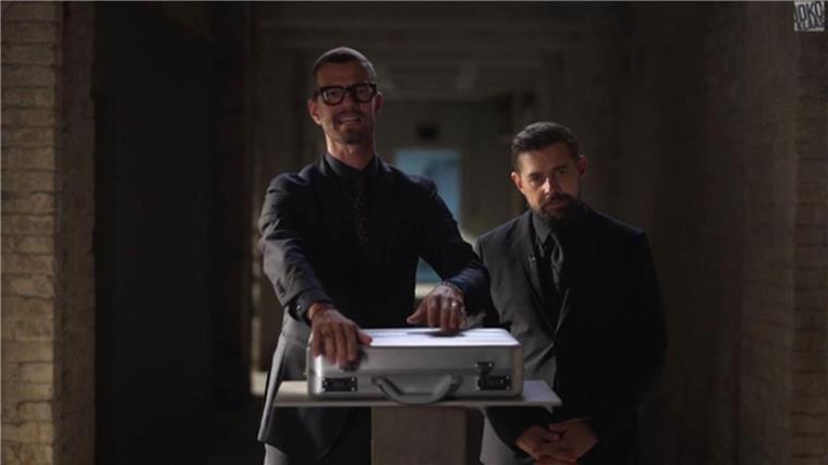 Millionenkoffer von Joko und Klaas gefunden und geknackt Das Moderatoren-Duo Joko Winterscheidt (l) und Klaas Heufer-Umlauf hatten einen Koffer mit einer Million Euro versteckt.