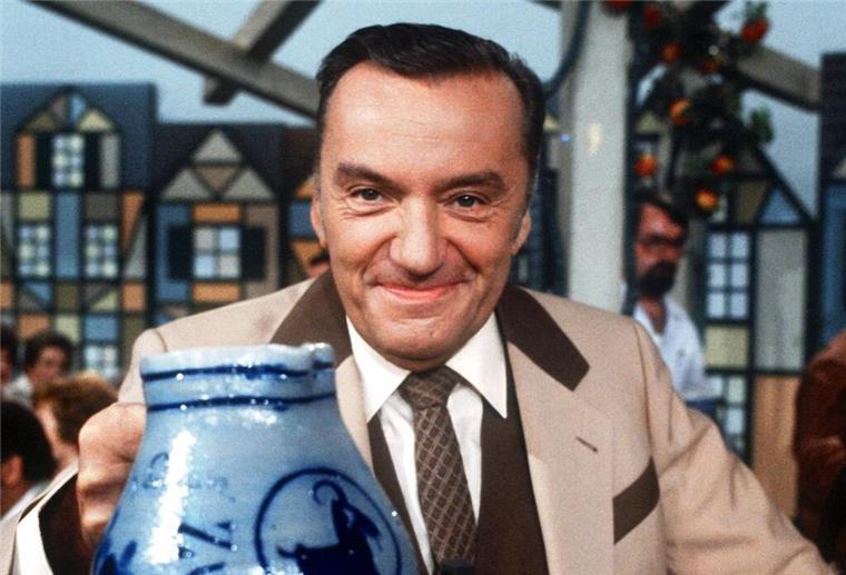 100 Jahre „Witzischkeit“: Runder Geburtstag von Heinz Schenk Das Multitalent Schenk konnte mehr als Hessisch babbeln und Äppelwoi ausschenken. (Archivbild von 1979)