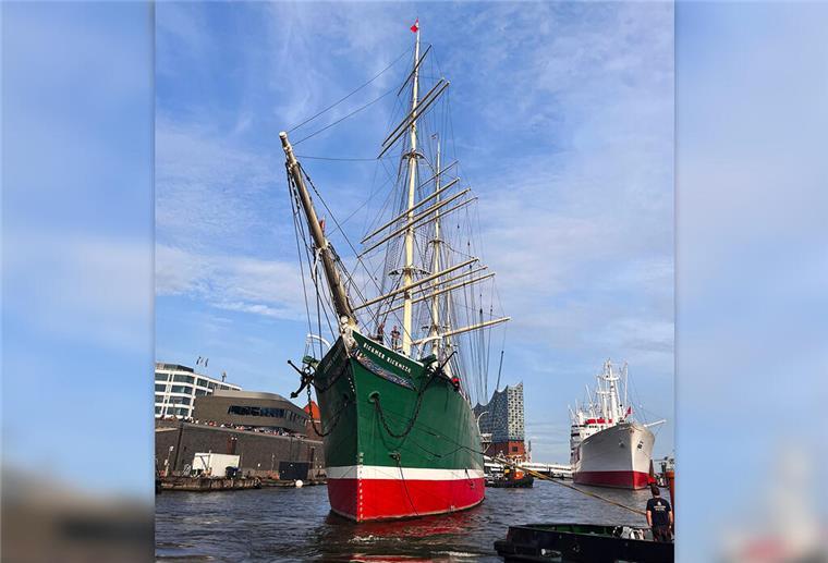 Der erste Anstrich nach 128 Jahren: Museumsschiff Rickmer Rickmers bekommt Schönheitskur Das Museumsschiff Rickmer Rickmers wird derzeit in der Werft wieder schick gemacht.