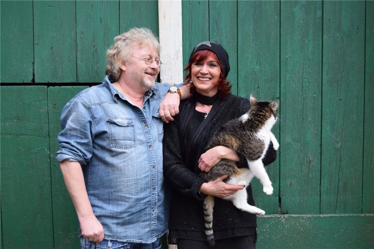 Popduo "Fernbeziehung" bringt Album raus Musiker-Ehepaar aus Dorum-Neufeld will als Popduo „Fernbeziehung“ durchstarten