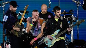 Das neue Album von Coldplay wird auch als Platte aus recycelten Plastikflaschen erscheinen.