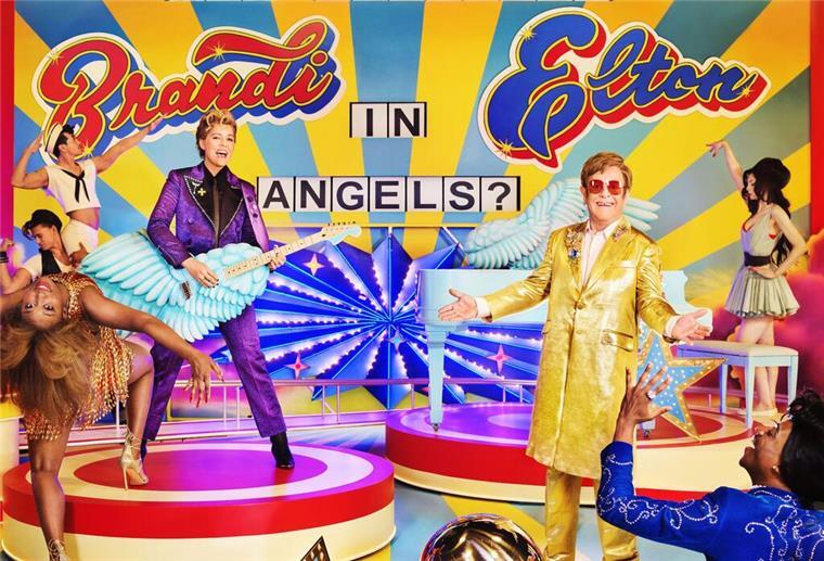 Elton Johns grandioses Spätwerk mit Brandi Carlile Das neue Album „Who Believes In Angels?“ ist eine Rückkehr zum Rock-‘n‘-Roll-Sound, mit dem Elton John berühmt wurde.