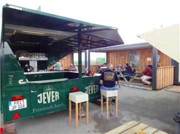 Das neue Gewand des Strandcafés Sehestedt findet bei den Besuchern guten Anklang. Die Investitionen haben sich gelohnt.