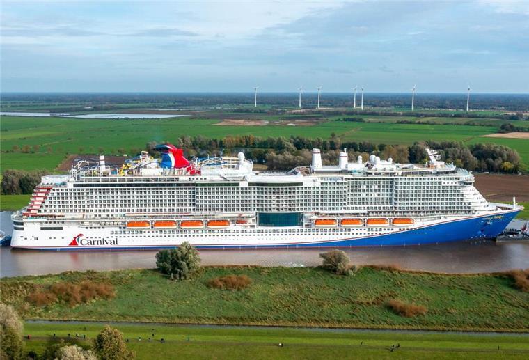 Neues Kreuzfahrtschiff kommt: Meyer-Werft baut weiteren Ozeanriesen Das neue Kreuzfahrtschiff der Papenburger Meyer Werft „Carnival Jubilee“ wird über die Ems zur Nordsee überführt.