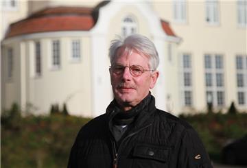 Das neue Regionale und Medizinische Versorgungszentrum in Nordholz (Hintergrund) ist ein „Herzensprojekt“ für Wolfgang Wilhelm.