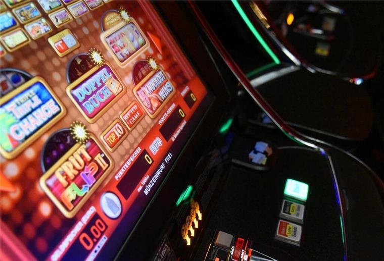 Übergangsfrist für Spielhallen endet im März Blick in eine Spielhalle