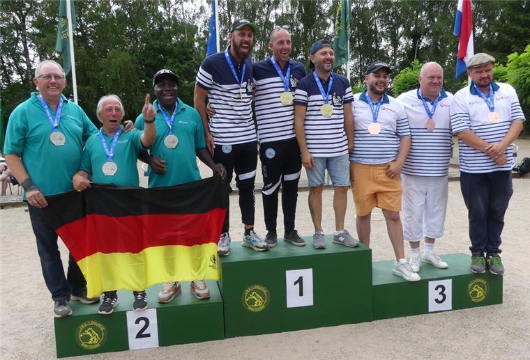 Nordenhamer Betriebssportler werden Zweiter bei Boule-EM Das Nordenhamer Team mit (von links) Rainer Grunst, Bernard Duchemin und Honoré Balié musste nur der französischen Mannschaft Airbus Helicopters II (Sieger) den Vortritt lassen. Dritter wurde Veolia sports (ebenfalls aus Frankreich).