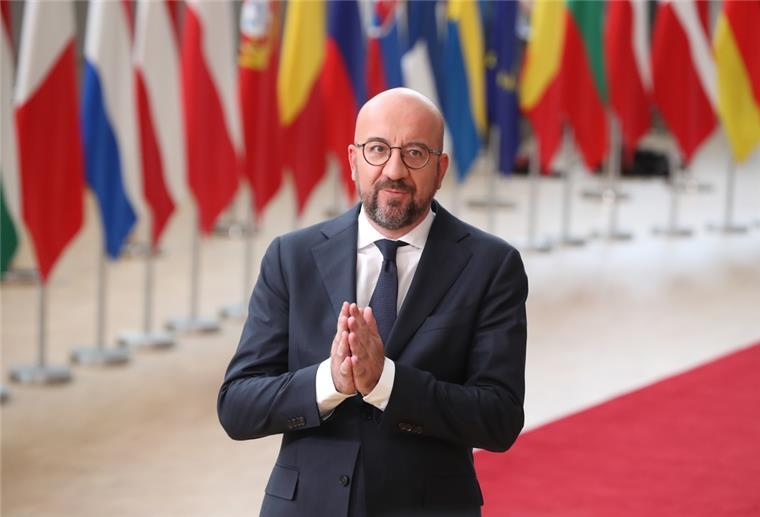 EU-Staaten einigen sich auf Kompromiss zu Öl-Embargo gegen Russland Das Öl-Embargo gegen Russland kommt - auf Druck Ungarns hin jedoch mit erheblichen Einschränkungen. Der EU-Ratspräsident, Charles Michel, spricht beim Gipfel in Brüssel dennoch von maximalem Druck auf Russland.