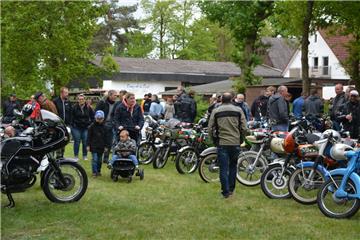Das Oldtimertreffen empfiehl sich als Ausflugsziel für die ganze Familie.  Foto:...
