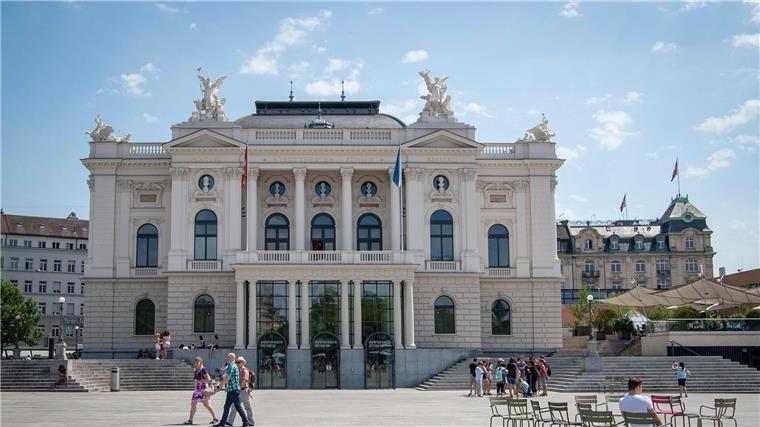 Das Opernhaus Zürich liegt in einer Kritikerumfrage vorn. (Archivbild)
