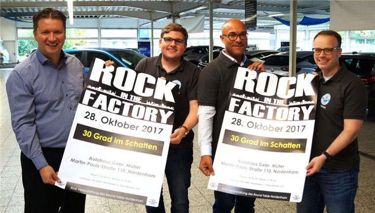 Das Organisationsteam hofft auf zahlreiche Besucher bei Rock in the Factory (von links): Björn Müller, Geschäftsführer des Autohauses Gebrüder Müller, Julian Schwuchow, Pasquale Schulz und Peter Jessen, Präsident des Round Tables 52 Nordenham.