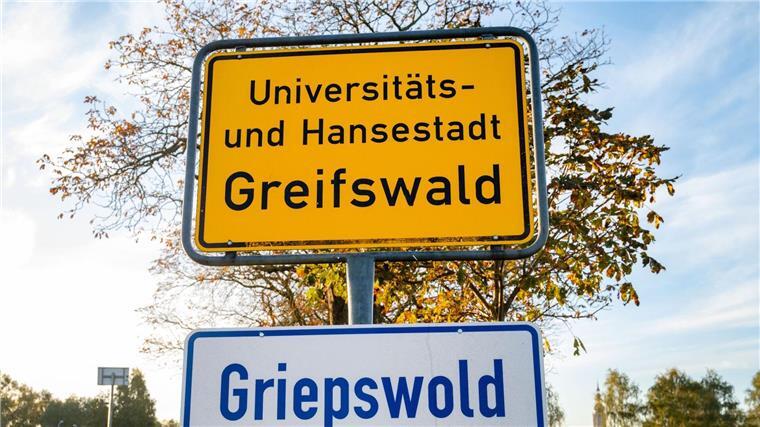Plattdeutsches Wort des Jahres gesucht Das Ortsschild der Stadt Greifswald ist ebenso mit dem plattdeutschen Namen versehen.