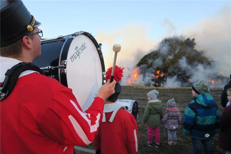 Osterfeuer in Blexen muss umziehen Das Osterfeuer in Blexen muss umziehen. Der Platz an der Alten Schanze wird anderweitig gebraucht