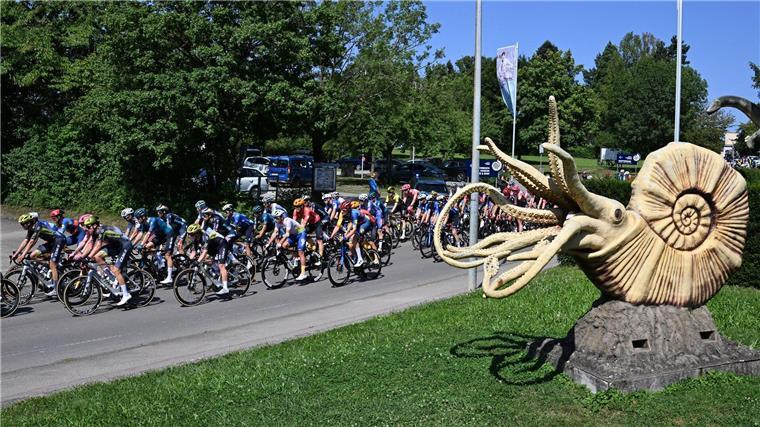 Kanter Zweiter auf Königsetappe der Deutschland Tour Das Peloton der Deutschland Tour auf dem Weg über die Schwäbische Alb.