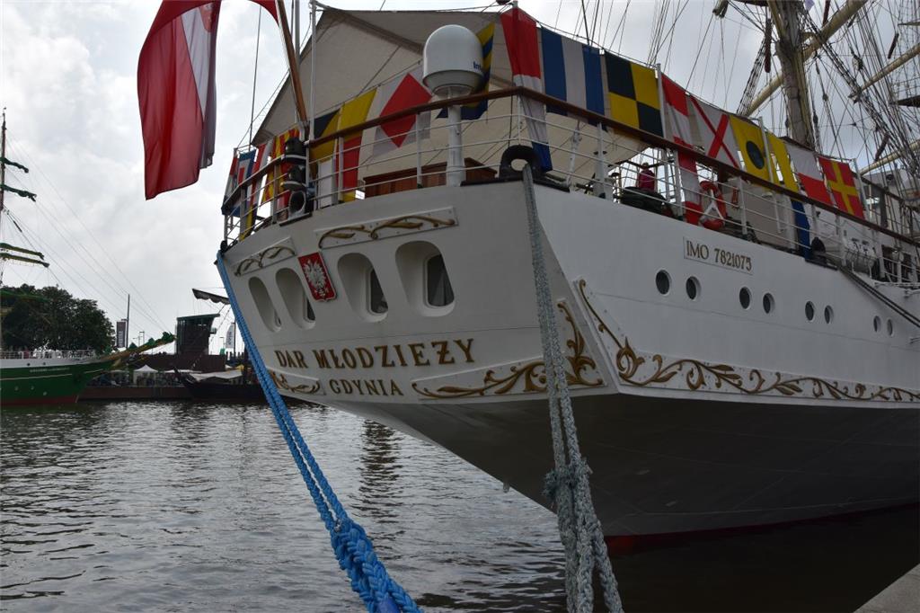 Das polnische Segelschulschiff &quot;Dar Młodzieży&quot; ist während des Seestadtfests zu Gast in Bremerhaven.