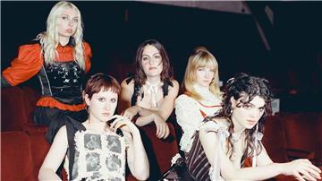 Das Quintett The Last Dinner Party sorgte schon vor der Veröffentlichung des Debüt-Albums für Furore.