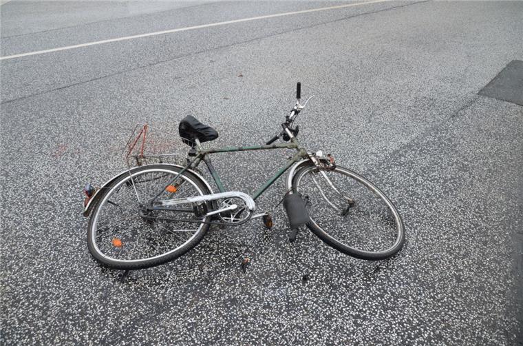 Schiffdorferdamm: Radfahrer nach Kollision mit Auto im Krankenhaus Das Rad des Unfallopfers wurde in Mitleidenschaft gezogen.