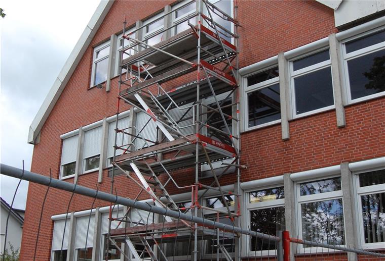 Rathaus in Rodenkirchen erhält Fluchttreppe Das Rathaus in Rodenkirchen bekommt jetzt eine Fluchttreppe.