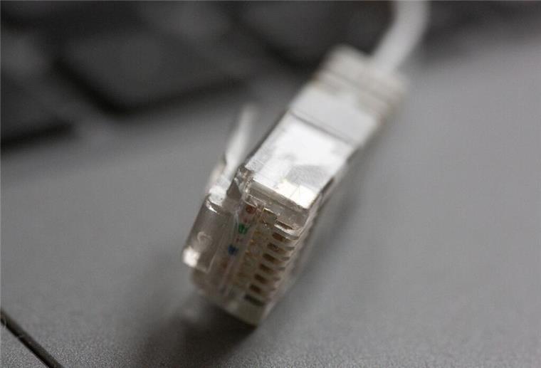Recht auf schnelles Internet: Zu viele Haushalte sind unterversorgt Das „Recht auf schnelles Internet“ besteht seit Ende 2021 und soll Menschen auf dem Land etwas bringen.
