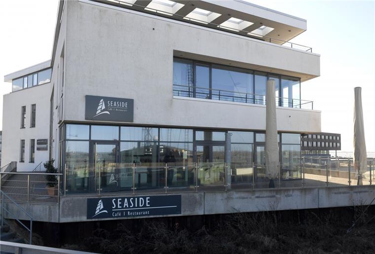 Das Restaurant "Seaside" am Weserdeich musste wegen Zahlungsschwierigkeiten geschlossen werden.  Foto Scheer