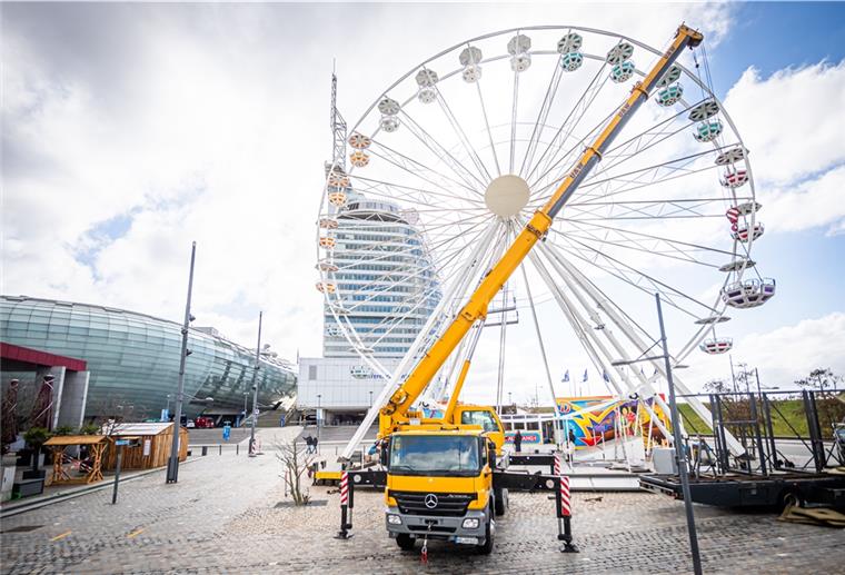 Das Riesenrad wird am Neuen Hafen wieder neben dem "Lloyd’s" aufgebaut. 