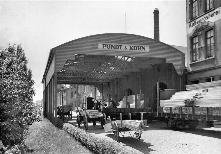Bremerhaven: Reise in die Geestemünder Vergangenheit Das Sägewerk der Firma „Pundt & Kohn“ befand sich in den 1930er Jahren an der Industriestraße. Die Produktionsanlagen wurden 1944 beim Luftangriff auf Wesermünde (heute Bremerhaven) zerstört.
