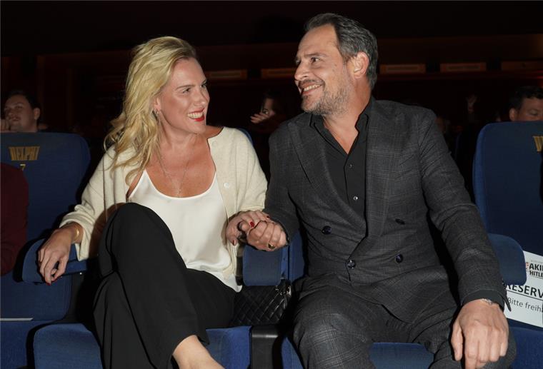 Moritz Bleibtreu hat seine Freundin Saskia geheiratet Das Schauspieler-Paar Saskia de Tschaschell und Moritz Bleibtreu hat geheiratet. Hier ein Foto von einer Filmpremiere.