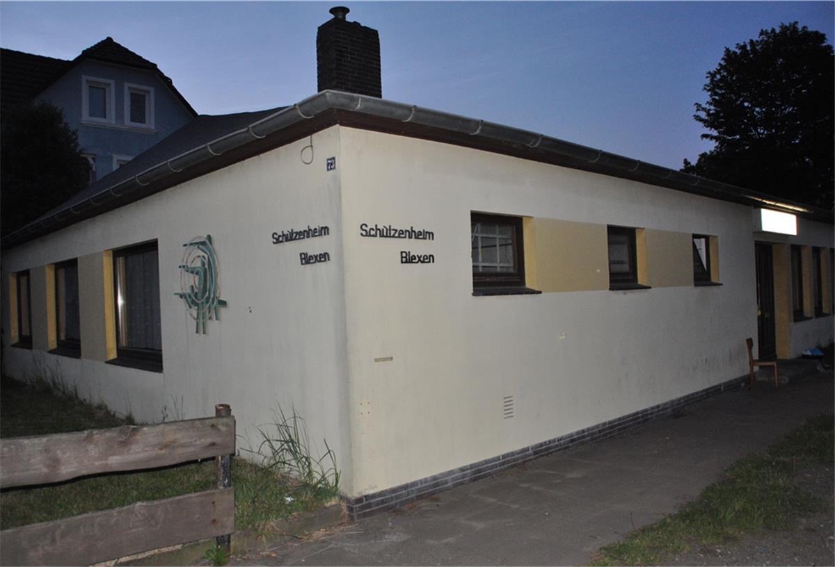 Das Schützenhaus in Blexen. Dort wurde am Dienstag eine Trauerfeier aufgelöst. Einige der Teilnehmer hatten gegen die Auflagen einer Corona-Quarantäne verstoßen.