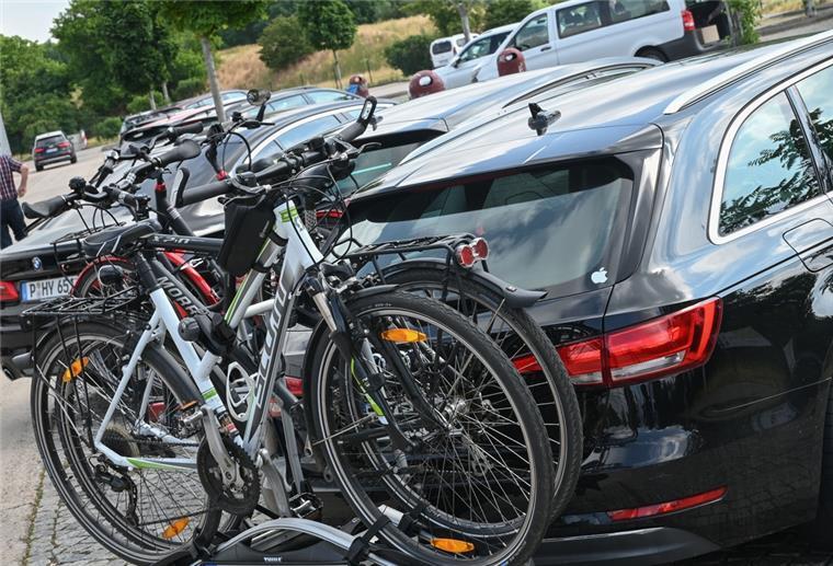 Welches Trägersystem eignet sich fürs E-Bike? Das schwere E-Bike muss auf jeden Fall mit in den Urlaub? Dann eignet sich ein Fahrradträger für Anhängerkupplungen.