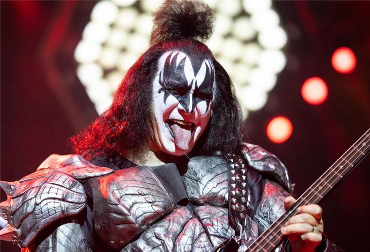 Keine Langeweile nach dem Kiss-Finale: Gene Simmons wird 75 Das schwere Kostüm wird Gene Simmons nach dem Abschied von Kiss nicht mehr tragen.