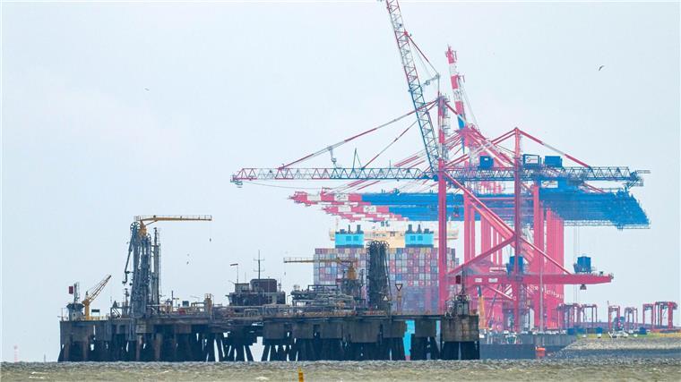 Hoffnungsträger auf Abwegen - Streit über Terminal in Stade