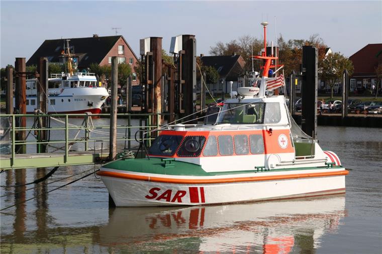 Seenotretter holen vier Teenager von Sandbank vor Burhave Das Seenotrettungsboot "Hermann Onken" rettete die Mädchen von der Sandbank.