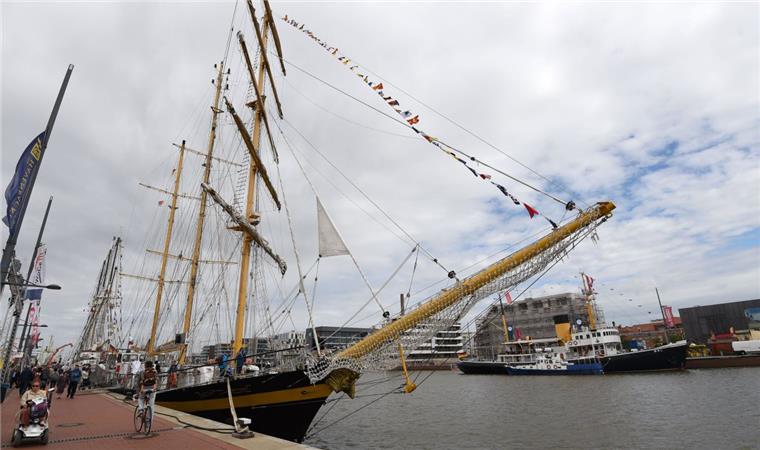 Zusammengefasst! Das war der Mittwoch im nord24-Land Das Seestadtfest hat am Mittwoch in Bremerhaven begonnen: Der Windjammer "Royal Helena" liegt im Neuen Hafen.