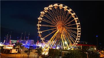 Das Seestadtfest in Bremerhaven eignet sich sehr gut, um in den Abendstunden zu ...